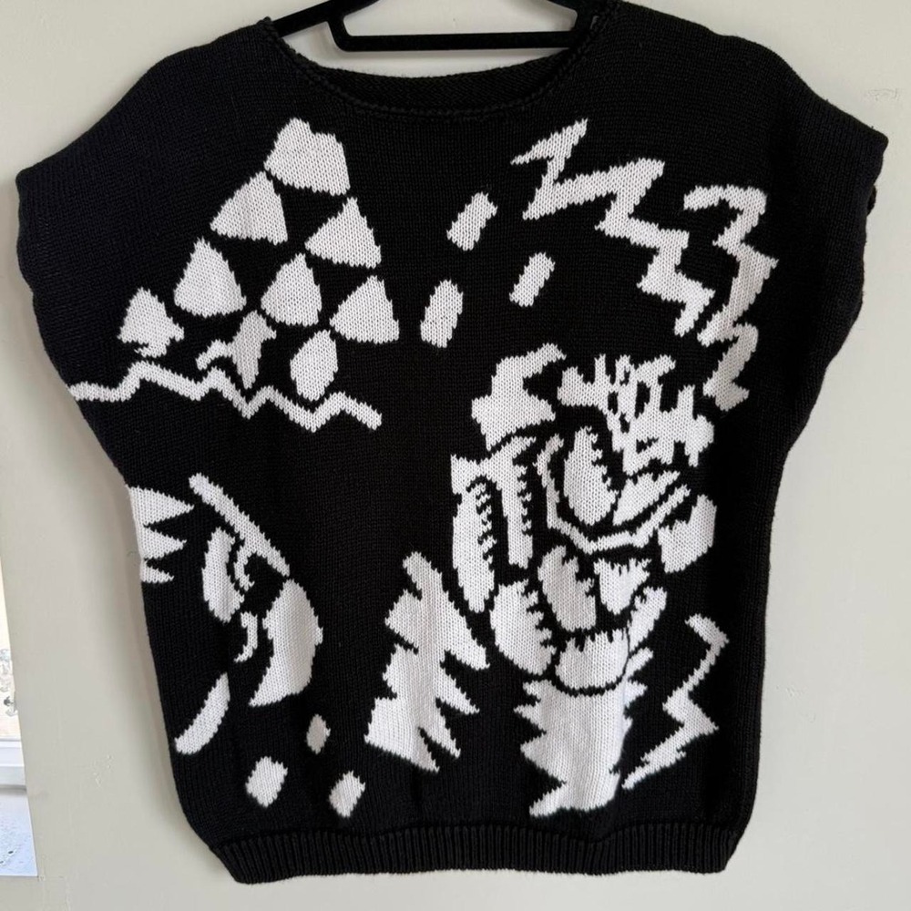 Vintage black and white abstract knit sweater top oversized boxy silhouette